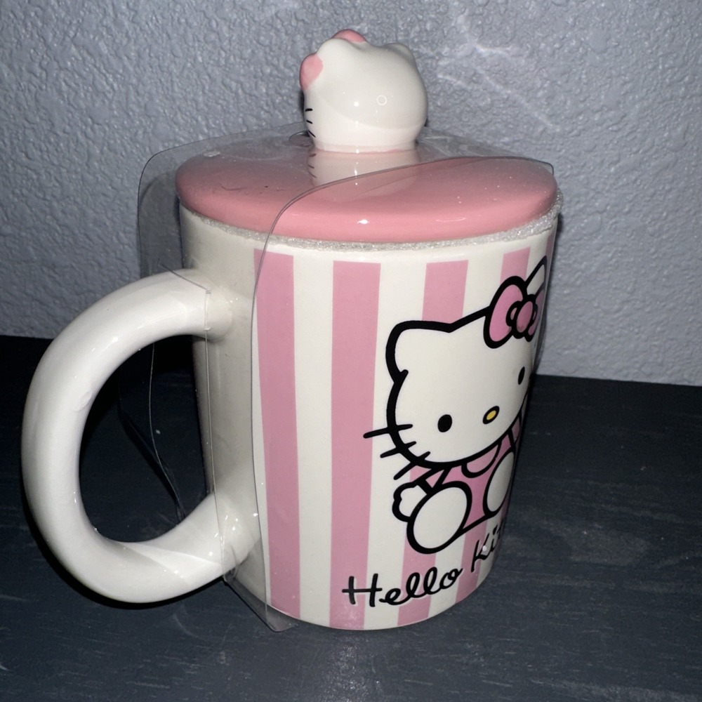 Sanrio Hello‎ Kitty Pink Stripes Ceramic Mug With Lid / 18 Ounces New - Picture 2 of 3